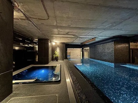 Luxe Studio With Pool, Sauna, Jacuzzi, Gym, Balcony location