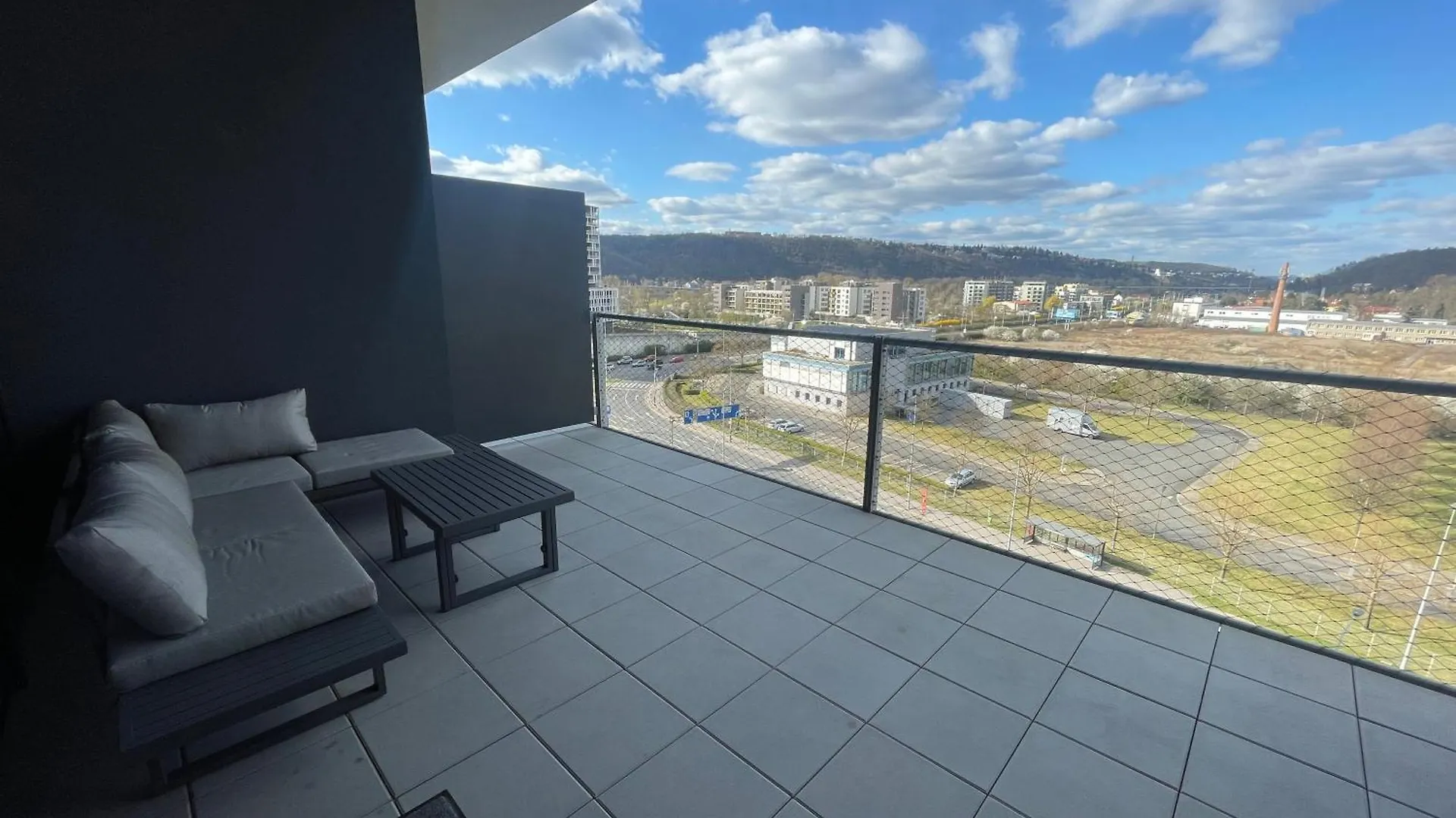 Appartement Luxe Studio With Pool, Sauna, Jacuzzi, Gym, Balcony Prague