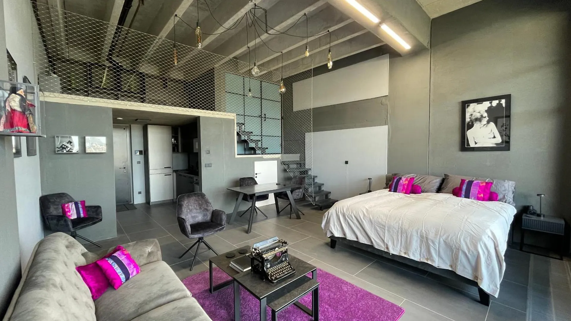 Luxe Studio With Pool, Sauna, Jacuzzi, Gym, Balcony Prague Appartement